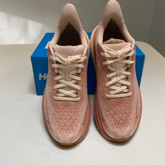 Hoka Women’s Clifton 9 Sneaker in Sandstone/ Cream sizes 8, 8.5 New in Box