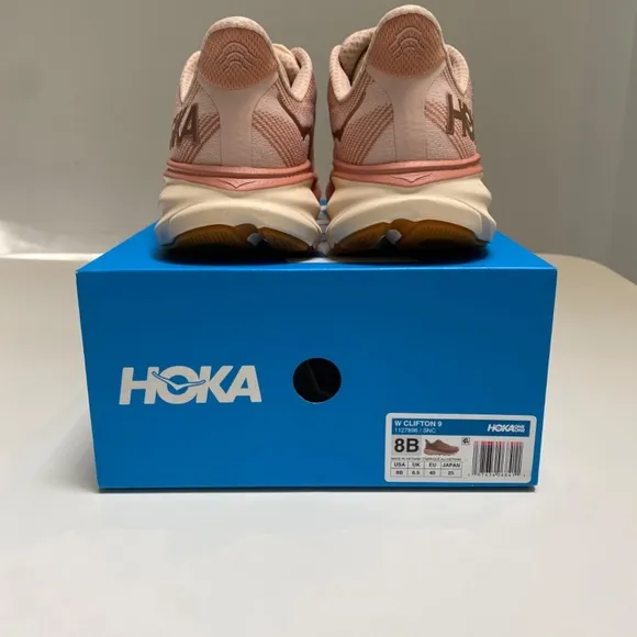 Hoka Women’s Clifton 9 Sneaker in Sandstone/ Cream sizes 8, 8.5 New in Box