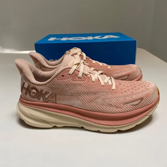 Hoka Women’s Clifton 9 Sneaker in Sandstone/ Cream sizes 8, 8.5 New in Box