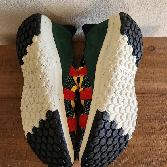 Holo Footwear Men's Maverick Sneakers Size 10.5 NWT Eco Green Red