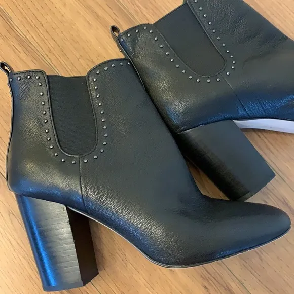 💕HP💕Saks Fifth Avenue black leather studded boots