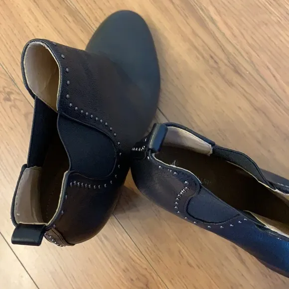 💕HP💕Saks Fifth Avenue black leather studded boots