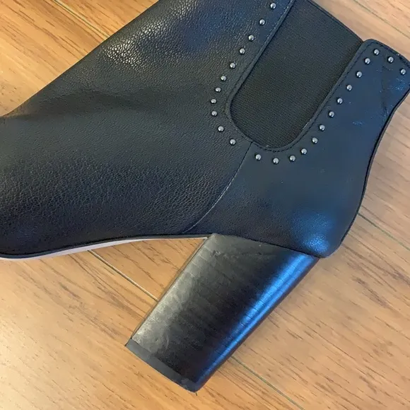 💕HP💕Saks Fifth Avenue black leather studded boots