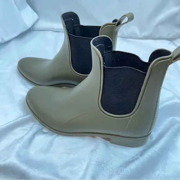 J. CREW Chelsea Matte Olive Green Rain Low Ankle Boots