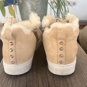 J. Slides “Lottie” shearling and suede hi-top sneakers Zipper on the side sz 7.5