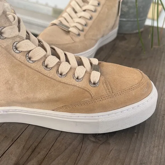 J. Slides “Lottie” shearling and suede hi-top sneakers Zipper on the side sz 7.5