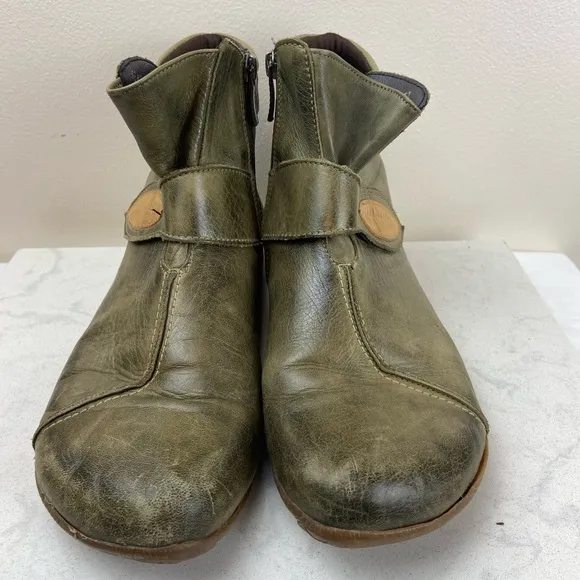 JAFA MADE IN ISRAEL LEATHER BOHEMIAN SIDE ZIP BOOTIES