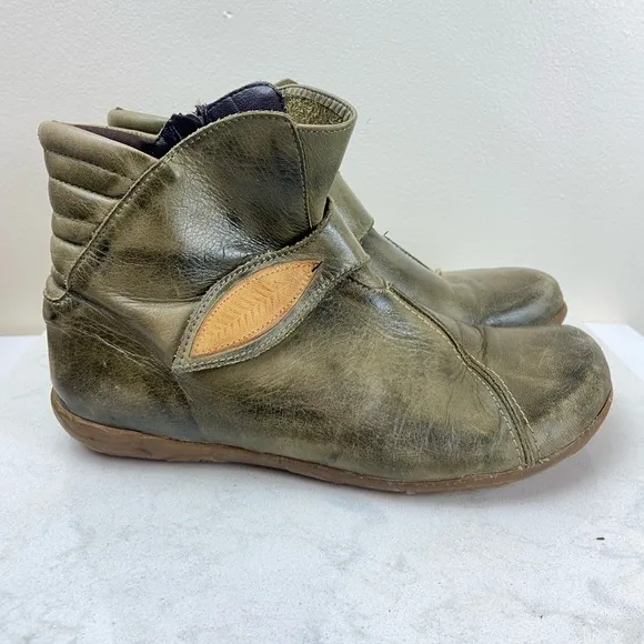 JAFA MADE IN ISRAEL LEATHER BOHEMIAN SIDE ZIP BOOTIES