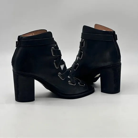 Jeffrey Campbell Salazar Sandals. Size 8