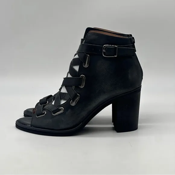 Jeffrey Campbell Salazar Sandals. Size 8