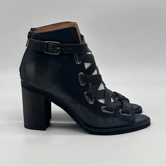 Jeffrey Campbell Salazar Sandals. Size 8