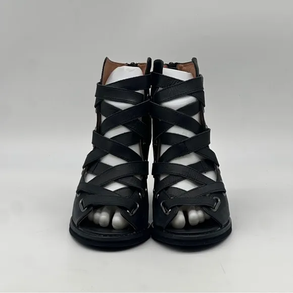 Jeffrey Campbell Salazar Sandals. Size 8
