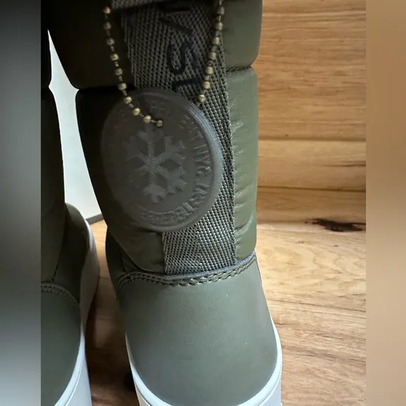 J/Slides NY MICKIE Army Nylon Puff Boot NIB