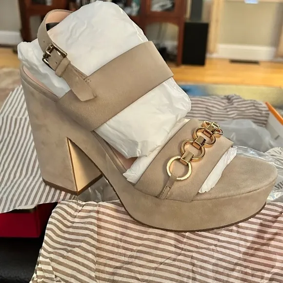 kate spade Rashida Sand Kid Suede Chunky Ankle Strap Sandals Heels Gold Chain W9