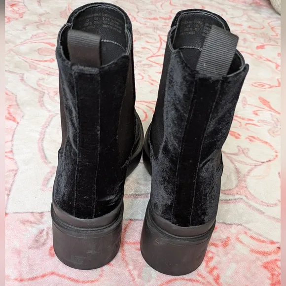 Kate Spade Winnie Boots Black Velvet Suede Size 9 Chelsea Boots Look