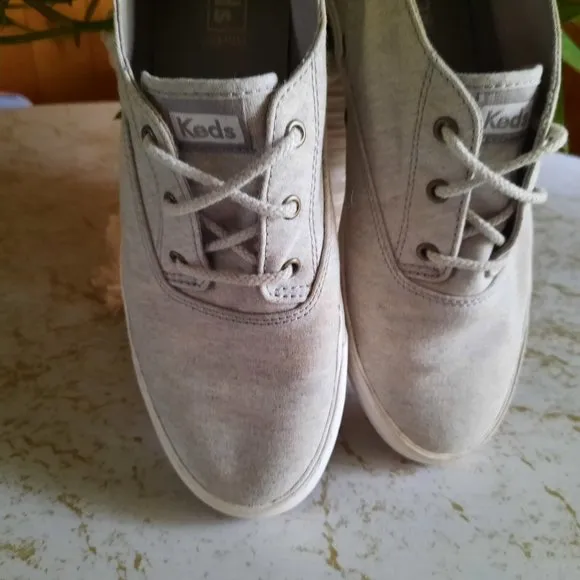 Keds Triumph Mid-Top Wool Sneakers Style# WF56627M- Heather Gray,  Size 10