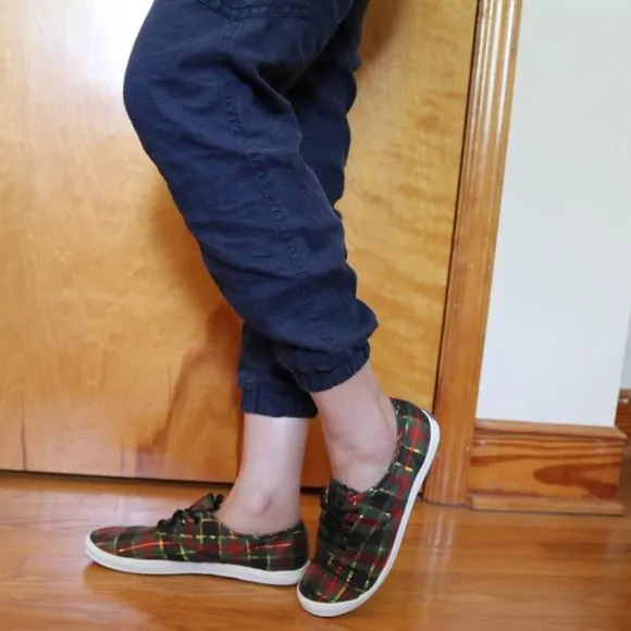 KEDS Vintage Christmas Plaid Sneakers Retro 90s Holiday - Size 8