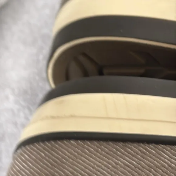 Keen slip on shoes men canvas like new condition light brown color size 12