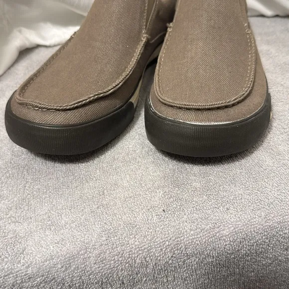 Keen slip on shoes men canvas like new condition light brown color size 12