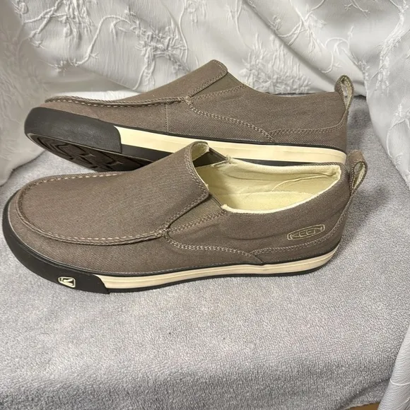 Keen slip on shoes men canvas like new condition light brown color size 12