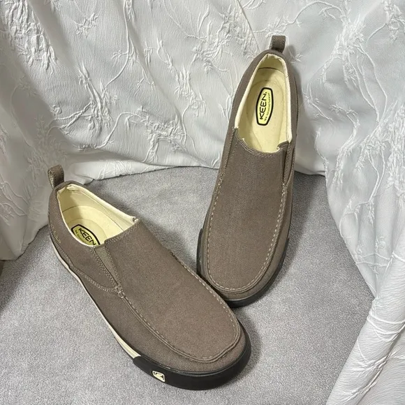 Keen slip on shoes men canvas like new condition light brown color size 12