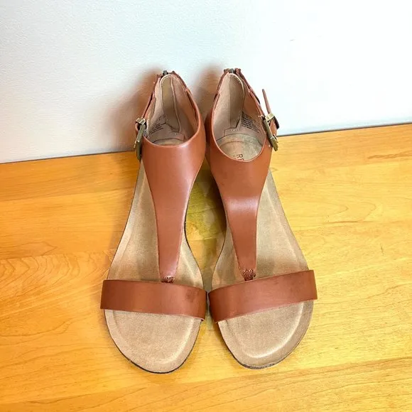 Kenneth Cole Great Gal Toffee Cognac Vegan Leather Wedge T-Strap Sandals 6.5