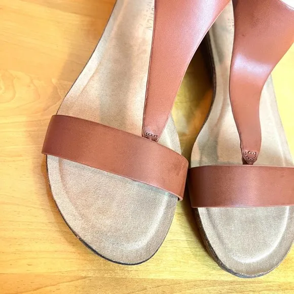 Kenneth Cole Great Gal Toffee Cognac Vegan Leather Wedge T-Strap Sandals 6.5