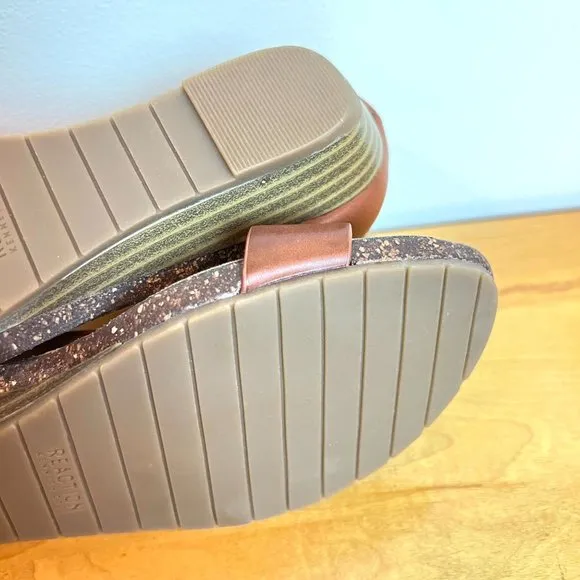 Kenneth Cole Great Gal Toffee Cognac Vegan Leather Wedge T-Strap Sandals 6.5