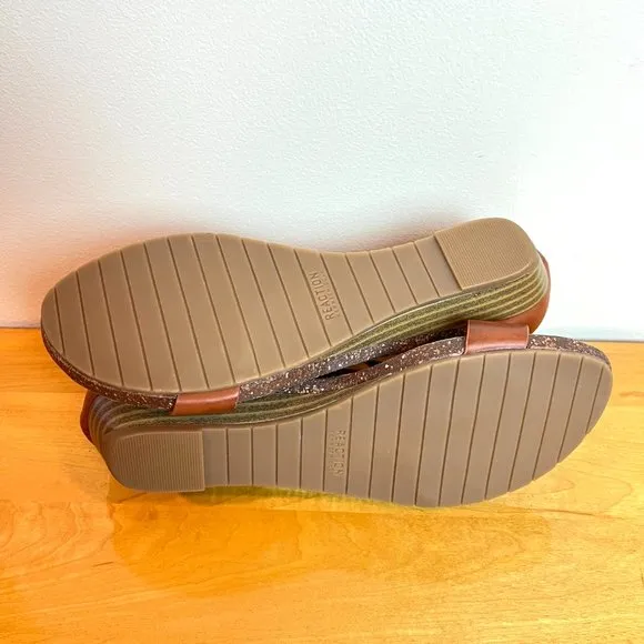 Kenneth Cole Great Gal Toffee Cognac Vegan Leather Wedge T-Strap Sandals 6.5