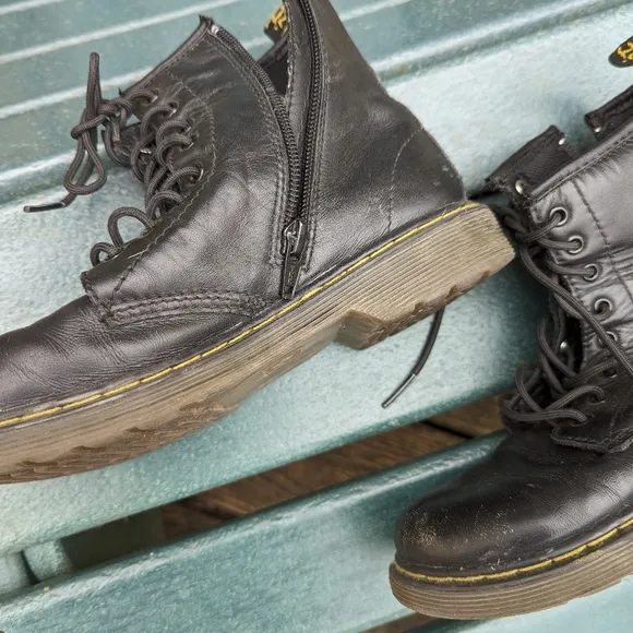 Kids Black Leather Doc Martens Delaney side zip boots Sz US 3 EU 34