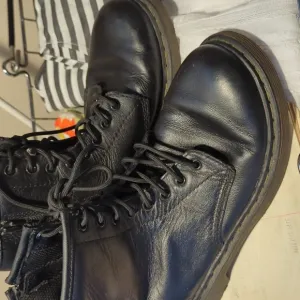 Kids Black Leather Doc Martens Delaney side zip boots Sz US 3 EU 34
