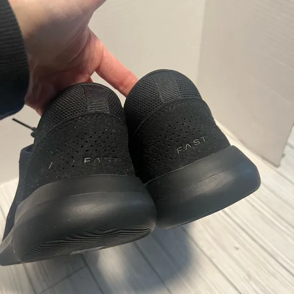 Kizik Shoes Unisex Mens 11 Wide Eco Knit Black Sneakers