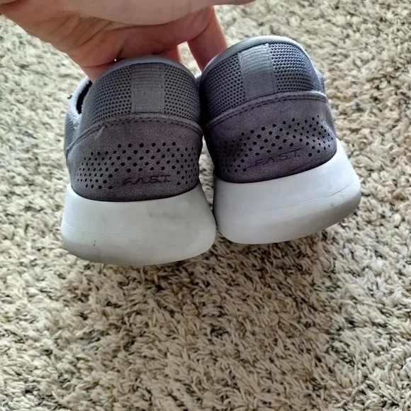 Kizik The Madrid Eco-Knit Slip-On Sneakers sz 10,5 wide M, 12 wide W
