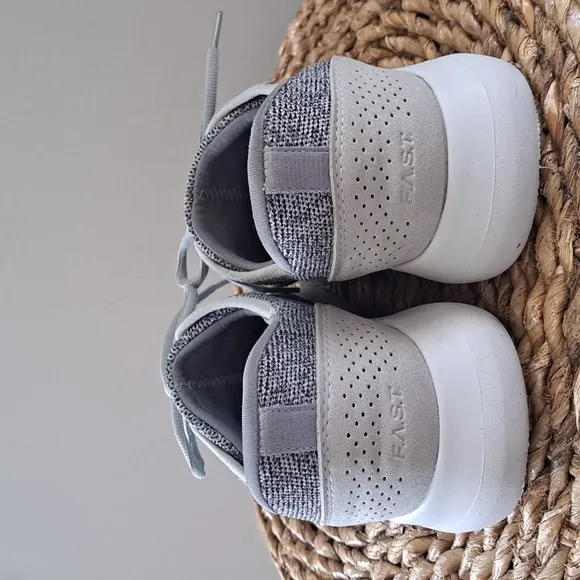 Kizik Unisex Madrid Eco Knit Comfort Sneakers Heathered Grey Size M 8/W‎ 9.5