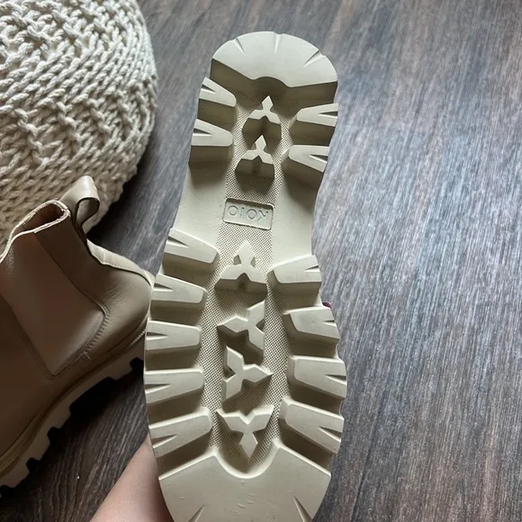 Koio Chelsea Boots