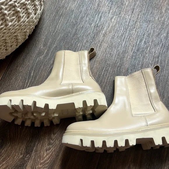 Koio Chelsea Boots