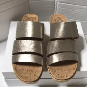 Kork ease Menzie leather upper cork slides. NWOT