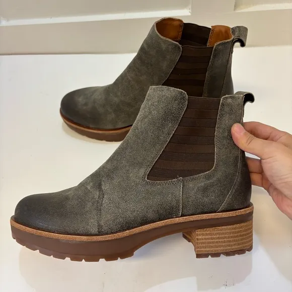 KORK-EASE® Waylin Lug Sole Boot - Taupe Sz 8.5M
