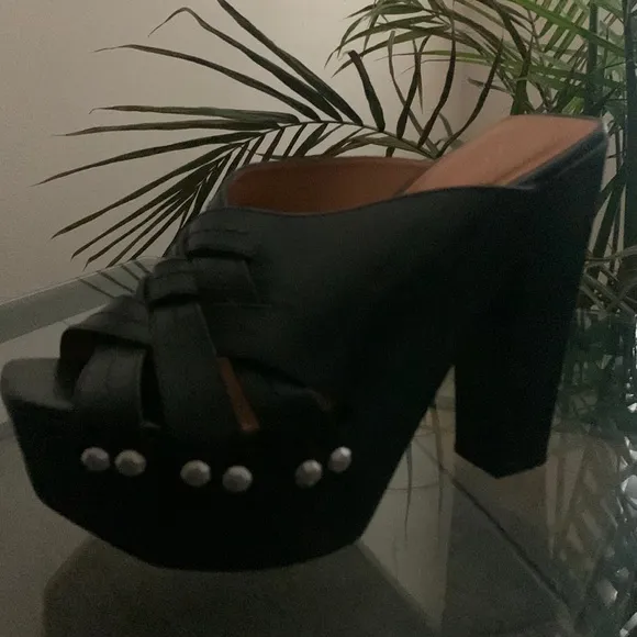 KORS by Michael Kors Platform Studded Sandals - Nero
