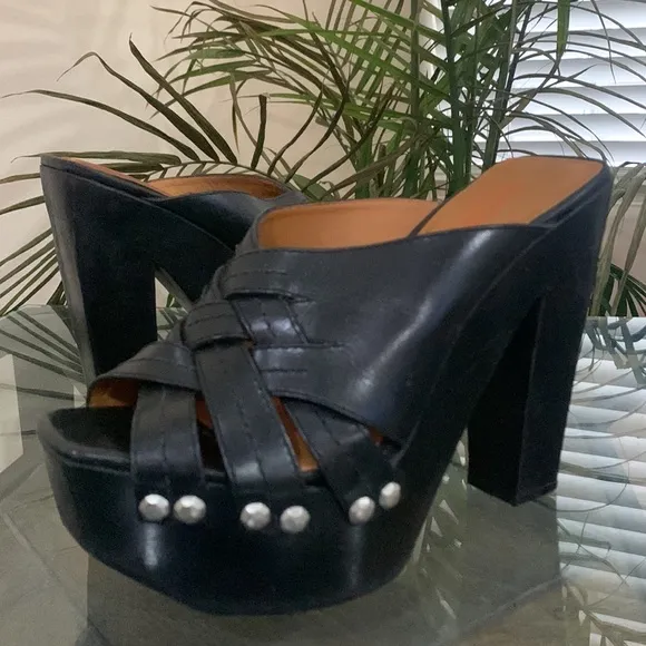 KORS by Michael Kors Platform Studded Sandals - Nero