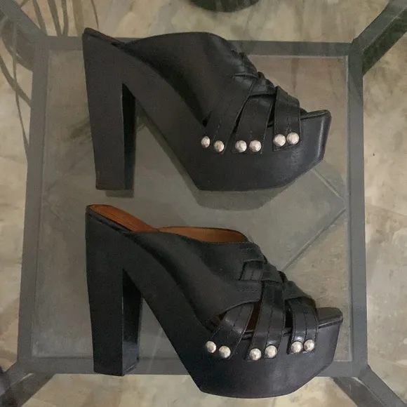 KORS by Michael Kors Platform Studded Sandals - Nero