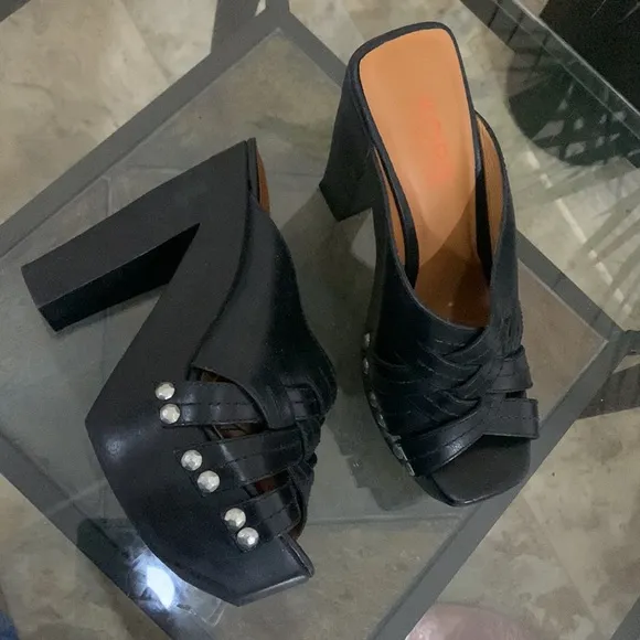 KORS by Michael Kors Platform Studded Sandals - Nero