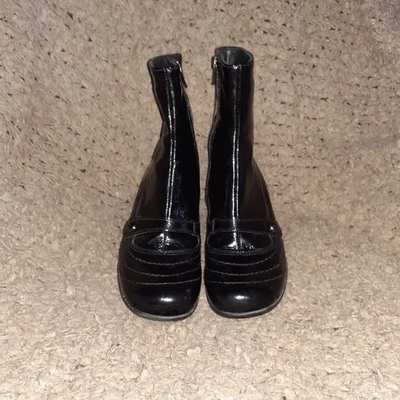 LA CANADIENNE-Black Crinkly Patent Leather Booties-Side Zip-Sz 5.5-Excellent