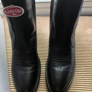 Laredo Black with side zipper