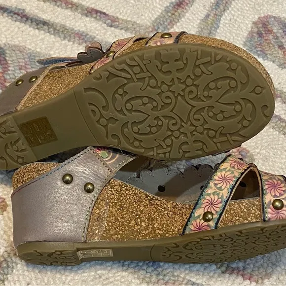 L'Artiste Spring Step Delight Grey Multi Flowers Leather Sandals 36