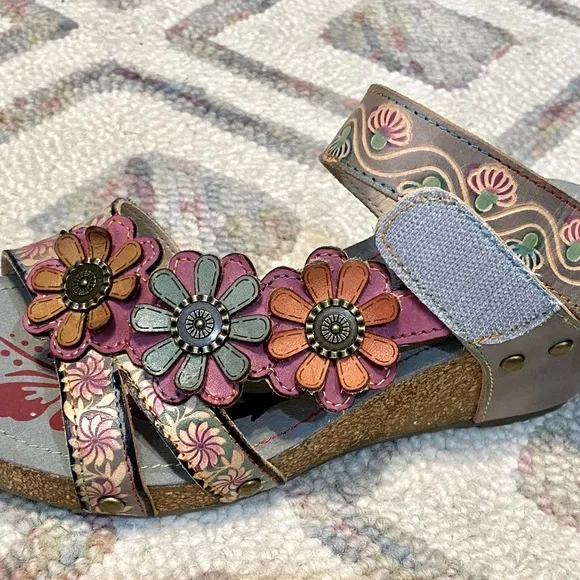 L'Artiste Spring Step Delight Grey Multi Flowers Leather Sandals 36