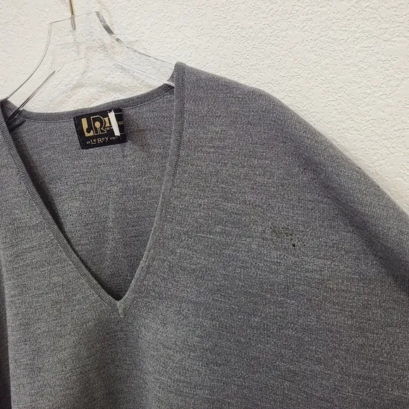 LEROY 80's Vintage Classic 100% Virgin Wool Long Sleeve V-neck Sweater Size XL