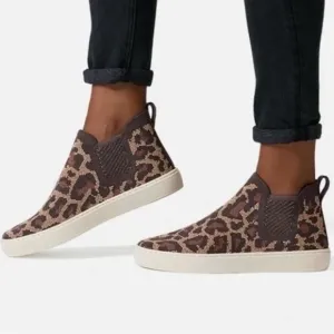Like New Rothy's Wildcat Chelsea Boot Sneakers - Size 8.5