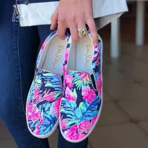 Lilly Pulitzer Julie Sneakers Size 9.5 Tropicola High Tide Navy Printed Canvas