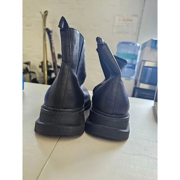 Linea Paolo Women's Leather Upper Classic Biz Chelsea Boots Black